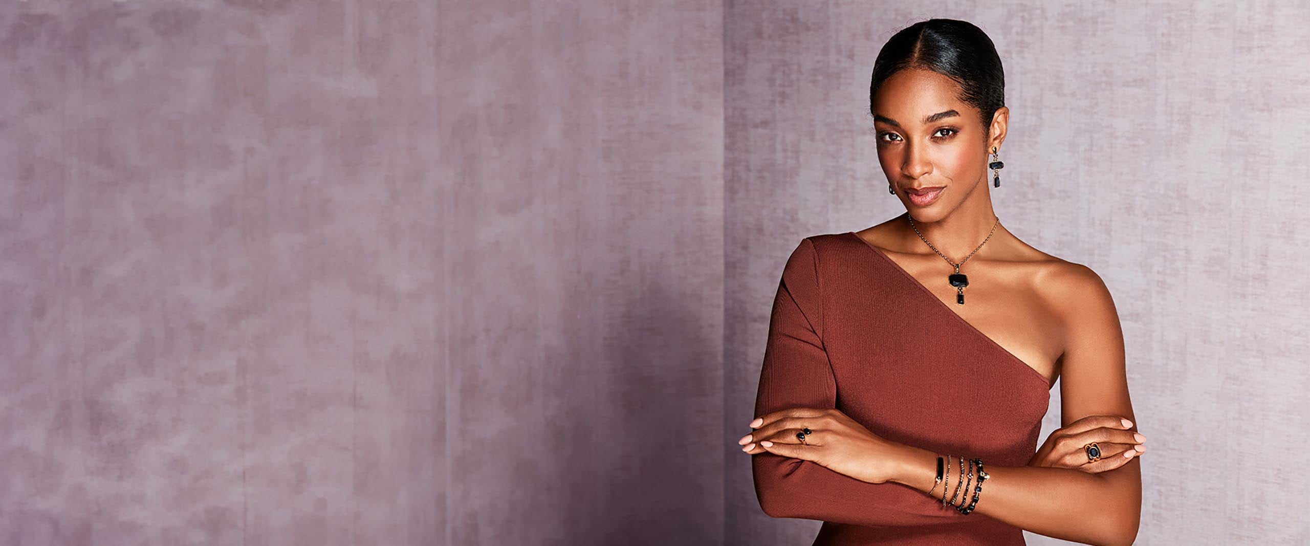 Yaritza Reyes-Zmysłowska presents jewellery with a clover motif